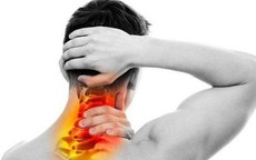 Suýt liệt tay chân do thoát vị đĩa đệm cổ
