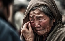 Dàn con trai, con gái đùn đẩy nhau, từ chối chăm sóc mẹ già, con rể nói một câu khiến tất cả cúi đầu xấu hổ