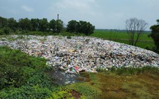 Sau phản ánh của Gia đình và Xã hội, Bí thư Huyện ủy Vụ Bản chỉ đạo xử lý các bãi chôn lấp rác thải
