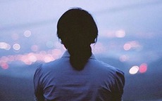 Ly hôn để lấy chồng trẻ, cuộc sống mơ mộng sớm biến thành thực tế cay đắng với người phụ nữ mãn kinh