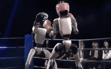 Robot hình người tỉ thí võ đài: Các kỹ thuật phức tạp như đấm móc, đá xoay và tự bật dậy được thực hiện