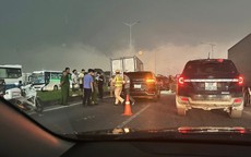 Tai nạn liên hoàn 5 ô tô gần cầu Phù Đổng, giao thông ùn tắc kéo dài