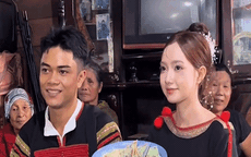 Cô dâu Ê Đê cùng nhà gái đi rước rể, nhan sắc xinh đẹp gây sốt mạng