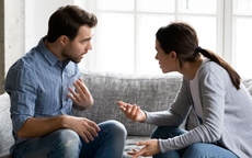 Muốn nhờ mẹ đẻ lên trông cháu, câu trả lời của chồng khiến tôi suy sụp