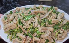 Dạ dày xào với loại rau này đảm bảo giòn ngon sần sật 