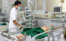 Sau mũi tiêm tại phòng khám tư, người đàn ông liệt tứ chi hoàn toàn