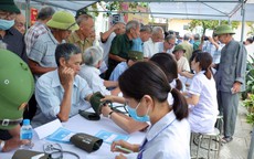 Khám bệnh, cấp phát thuốc miễn phí và tặng quà tri ân người có công với cách mạng
