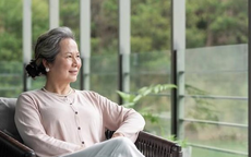Tôi từng khó chịu với con dâu đủ thứ, đến khi về già tôi đổi đúng 1 điều mà sống vui khỏe, được cả nhà thương