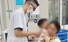 Ngồi trong xe ô tô đang di chuyển, 2 bé ở Ninh Bình bất ngờ co giật, mất ý thức