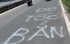Truy tìm người phun dòng chữ 'bắn tốc độ' gây chú ý trên đường ở TPHCM