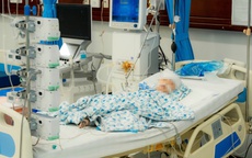 Thông tin mới nhất về sức khỏe của 2 bệnh nhi trong vụ ô tô gây tai nạn liên hoàn ở Hà Nội