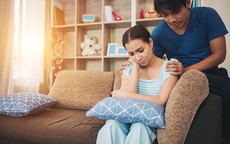 Đi xuất khẩu lao động về, chồng bật khóc khi thấy cuốn sổ tiết kiệm của vợ