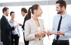 Người EQ cao từ chối lời mời thế nào mà vẫn khiến người khác muốn... mời lần sau?