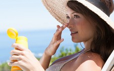 Không cần đến mỹ phẩm trang điểm hàng ngày, bạn vẫn có thể sở hữu làn da đẹp tự nhiên với các bí quyết sau