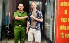 Bắt tài xế taxi cướp giật tài sản của du khách người nước ngoài