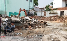 Hà Nội: 'Trưởng xóm' hành hung lái xe, ép chủ đất nộp 20 triệu 'quỹ xóm' khi dọn dẹp khu đất của gia đình