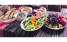 Bữa sáng hôm nay đầy ắp dinh dưỡng của mẹ bầu H’Hen Niê thu hút bao người