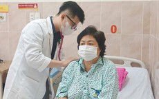 Suy thận mạn vì dùng thuốc viêm khớp 24 năm: Hồi sinh kỳ diệu nhờ ghép thận từ con gái