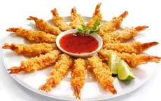 Đầu bếp bày cách làm món tôm chiên xù giòn căng, tôm không bị cong sau khi chiên, ngọt và chắc thịt, ngon như hàng quán xịn