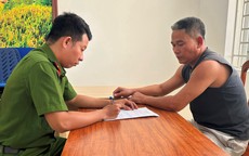 Hành động bất thường của tài xế ô tô khi gặp tổ CSGT