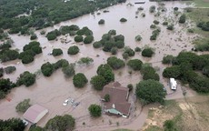 Texas hoang tàn sau trận lũ lịch sử