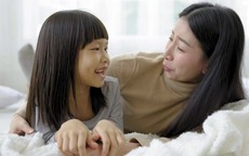 Cha mẹ thường xuyên trò chuyện với con vào thời điểm này, con lớn lên hạnh phúc và giỏi giang