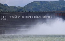 18 giờ ngày 18/8, đóng 1 cửa xả đáy hồ thủy điện Hòa Bình