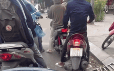 Công an Hà Nội bắt giữ 2 kẻ dàn cảnh va chạm giao thông để lấy trộm điện thoại