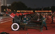 Khoảnh khắc 15 khẩu pháo lễ 'khai hỏa' tại sân vận động Mỹ Đình chào mừng 80 năm Quốc khánh 2/9