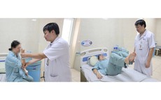 Thường xuyên chóng mặt, buồn nôn, người phụ nữ 37 tuổi phát hiện viêm tủy hiếm gặp