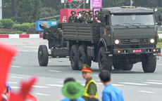 Xe pháo, tên lửa tiến vào trung tâm Hà Nội trước giờ sơ duyệt diễu binh A80