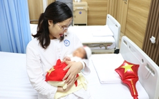 Điều kỳ diệu từ y học: Bé gái chào đời từ phôi thai trữ đông 11 năm tại Bệnh viện Phụ sản Trung ương