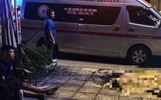 Xe máy lao vào cột đèn trong đêm khiến 3 thanh thiếu niên thương vong