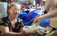 Tổng duyệt diễu binh, diễu hành A80: Ấm áp nghĩa tình Hà Nội từ những nắm cơm muối vừng