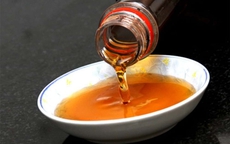 Nước mắm còn thừa có cần bảo quản trong tủ lạnh không? Câu trả lời khiến nhiều người bất ngờ