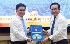 Trao quyết định phê chuẩn ông Nguyễn Mạnh Cường làm Phó chủ tịch UBND TP.HCM