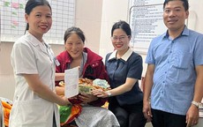 Đi nhận quà Quốc khánh, sản phụ chuyển dạ sinh con được thêm 1 phần quà