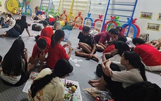 Trường mẫu giáo ở Ba Đình mở cửa đón người dân nghỉ qua đêm xem diễu binh