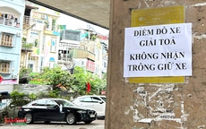 Hà Nội: Bãi xe dưới gầm cầu Vĩnh Tuy treo biển 'giải tỏa', ngừng nhận khách
