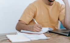 Bài học từ cựu luật sư nghỉ hưu sớm: Hối tiếc vì 3 sai lầm tuổi trẻ