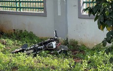 Một học sinh đi xe điện trong trường, tông vào tường tử vong