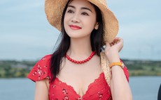 NSND Thu Hà 'Lá ngọc cành vàng' diện váy đỏ sexy