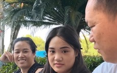 Người cha gây tranh cãi khi trả tiền để con gái chịu liên lạc với bố mẹ