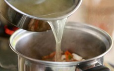 7 mẹo xử lý món canh bị mặn, không cần đổ đi