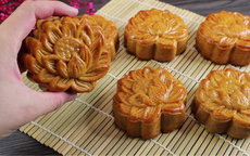 Cách làm bánh trung thu nhân đậu xanh bằng nồi chiên không dầu cực kỳ đơn giản, ai cũng làm được 