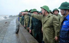 Phó Thủ tướng Trần Hồng Hà kiểm tra việc khắc phục sự cố kè biển ở Ninh Bình