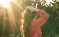 5 năm làm dâu, người phụ nữ vỡ òa hạnh phúc vì quyết định của bố chồng