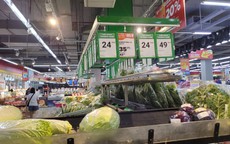 Bão số 10 mưa ngập khắp nơi, siêu thị tung khuyến mại thực phẩm, người tiêu dùng an tâm chi tiêu