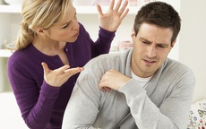 Xây nhà 2 tỷ, chăm con, lo việc nhà nhưng vẫn bị vợ đòi chia tài sản, ly hôn