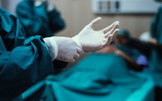 Mổ cấp cứu cho bé trai Hà Nội mắc căn bệnh nguy hiểm ở vùng kín